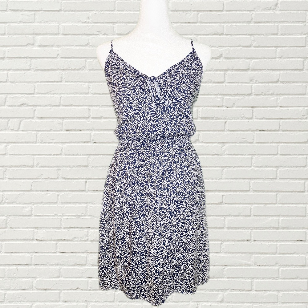 H&M Women's Floral V-neck Dress Size 8